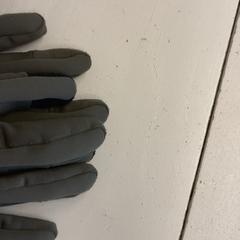 إكسسوارات الملابس، كما تم الإبلاغ عنه بواسطة GVB عبر iLost