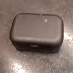 Oortjes in doos, jak nahlášeno Rotterdam The Hague Airport pomocí iLost