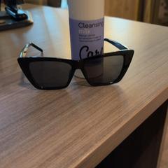 Gafas de sol, ha sido reportado por Van der Valk Hotel Haarlem con iLost
