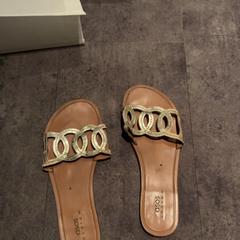 İLost kullanarak Van der Valk Hotel Haarlem tarafından bildirildiği gibi Sandalet