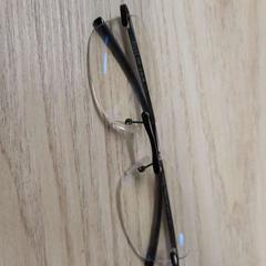 Lunettes, a été signalé par IKEA Liège utilisant iLost