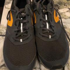 Sneaker, gemeldet von Van der Valk Hotel Heerlen über iLost