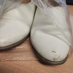 الأحذية، كما تم الإبلاغ عنه بواسطة The Dominican عبر iLost