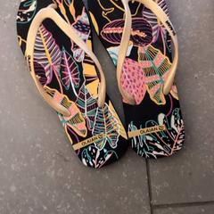 Teenslippers, como reportado por Ziekenhuis Oost-Limburg utilizando o iLost