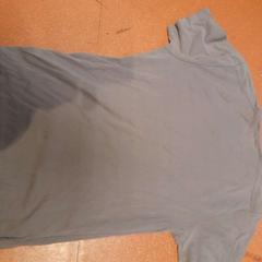 T-shirt gris, rapporterat av TCL med iLost