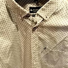 بلوزة Wit met patronen، كما تم الإبلاغ عنه بواسطة Van der Valk Hotel Apeldoorn - De Cantharel عبر iLost