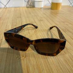 Sunglasses brown sunglasses, amint azt Conscious Hotel Westerpark az iLost segítségével jelentette.