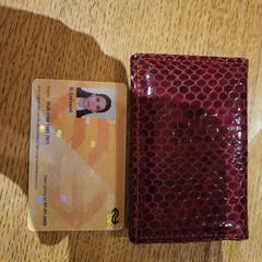 Rode portemonnee Red Wallet, come riportato a iLost
