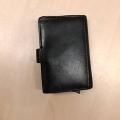 財布 (サブカテゴリ) がiLostで RET によって報告されました