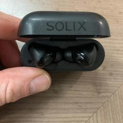 Vezeték nélküli fülhallgató Solix, amint azt Pathé Eindhoven az iLost segítségével jelentette.
