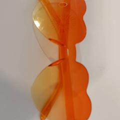 Des lunettes de soleil, a été signalé par Regio West-Vlaanderen utilisant iLost