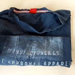 Kleding - T shirt blauw, a été signalé par Centraal magazijn utilisant iLost