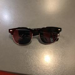 Sunglasses がiLostで MEININGER Hotel Bordeaux Gare Saint-Jean によって報告されました