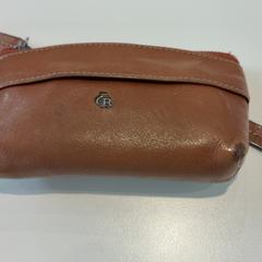 상자 Bruine etui, iLost를 사용하여 Gemeente Waalwijk에 보고됨