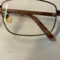 Szemüveg, amint azt GVB az iLost segítségével jelentette.