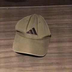 Boné, como reportado por Van der Valk Hotel Zwolle utilizando o iLost