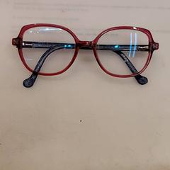 Briller Fushia, som rapportert av IKEA Marseille - Vitrolles ved bruk av iLost