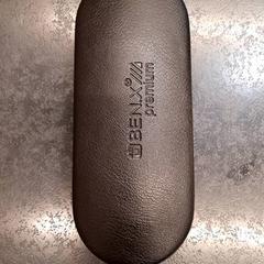 Leesbril op sterkte in hoes, ako bolo nahlásené Rotterdam The Hague Airport pomocou iLost