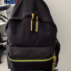 Rugtas Zwart, jak nahlášeno Arriva Infoshop Enschede pomocí iLost