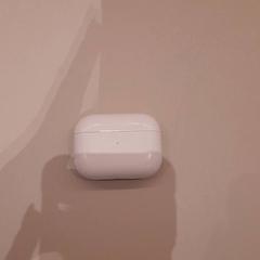 Earpods, as reported by Van der Valk Hotel Schiphol using iLost