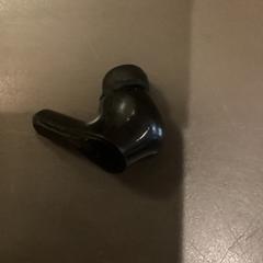 Bluetooth Headphones the left one, a été signalé par MEININGER Hotel Berlin "Mitte" Humboldthaus utilisant iLost