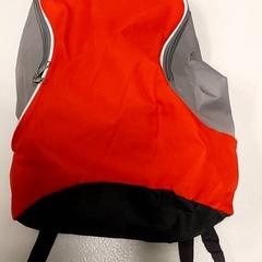 Mochila Rood/Grijs/Zwart, ha sido reportado por Regio West-Vlaanderen con iLost