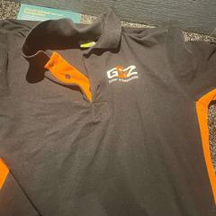 تي شيرت zwart oranje، كما تم الإبلاغ عنه بواسطة Van der Valk Hotel Wolvega Heerenveen عبر iLost