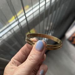 Goudkleurige armband, ha sido reportado a iLost