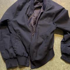 Bunda Dark blue, jak nahlášeno KABUL à GoGo / Teatro pomocí iLost