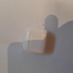 Custodia per cuffie blanc, come riportato da TCL utilizzando iLost