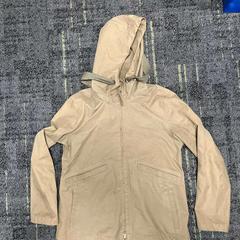 Jacket Olijf groen, dames regenjas, as reported by Connexxion Noord Holland Noord Alkmaar using iLost