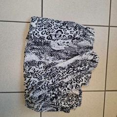 İLost kullanarak ilévia tarafından bildirildiği gibi Atkı imprimé léopard et serpent