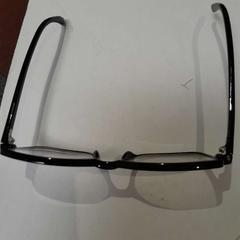 Lunette de vue noire، كما تم الإبلاغ عنه بواسطة TCL عبر iLost