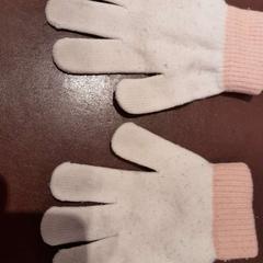 Handskar blancs, rapporterat av TCL med iLost