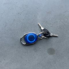 Schlüssel Blau/Schwarz, zoals gemeld door hoop Kirche - Campus Achim met iLost