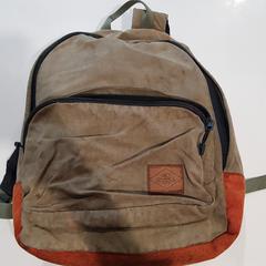 Rugtas Groen, a été signalé par Zwarte Cross (Gemeentehuis) utilisant iLost