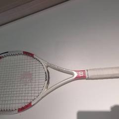 Tenisová raketa Wilson rood/wit, jak nahlášeno IKEA Wilrijk pomocí iLost