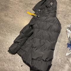 Casaco, como reportado por Gemeente Amsterdam utilizando o iLost