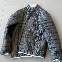 Kleding - Zwarte jas, jak nahlášeno Centraal magazijn pomocí iLost