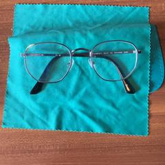 Szemüveg, amint azt Pathé Rembrandt Utrecht az iLost segítségével jelentette.