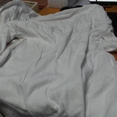 Blusa white, segundo informou Carlton Beach Hotel usando iLost