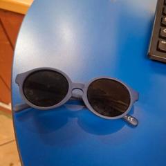 Des lunettes de soleil, a été signalé par IKEA Caen Fleury-sur-Orne utilisant iLost