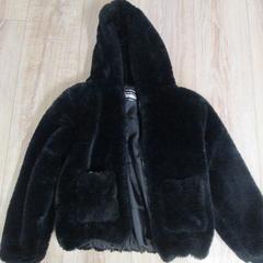 Giacca zwart, come riportato da IKEA Heerlen utilizzando iLost