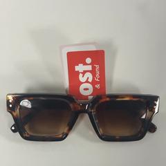 Des lunettes de soleil, a été signalé par Pathé Ypenburg utilisant iLost