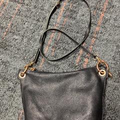 حقيبة يد، كما تم الإبلاغ عنه بواسطة Connexxion Amstelland-Meerlanden Schiphol Zuid عبر iLost