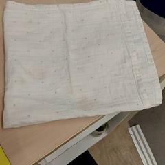 Linge bebe, como reportado por IKEA Toulon utilizando o iLost