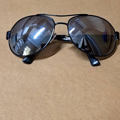 Zonnebril New Yorker, zoals gemeld door IKEA Forus met iLost