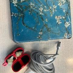 E-reader, Oplader & Oordoppen, zoals gemeld door Hotel Apeldoorn met iLost