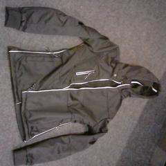 Dzseki zwart, amint azt SnowWorld Landgraaf az iLost segítségével jelentette.