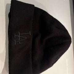 Kalap, amint azt Room Mate Bruno az iLost segítségével jelentette.